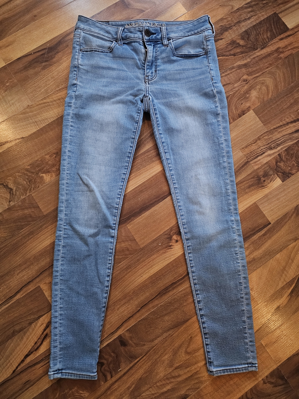 American Eagle Outfitters Light Wash Skinny Jeans